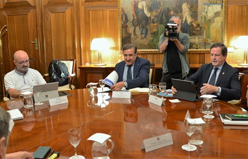 Hoy, en una reunión con Cepesca y Cofradías de Pescadores  foto 3