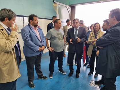 Luis Planas visita el puerto de Cudillero, que concentra el mayor número de buques pesqueros de Asturias foto 3