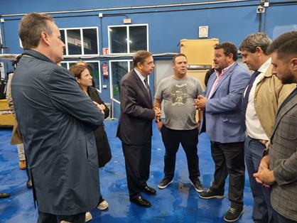 Luis Planas visita el puerto de Cudillero, que concentra el mayor número de buques pesqueros de Asturias foto 4