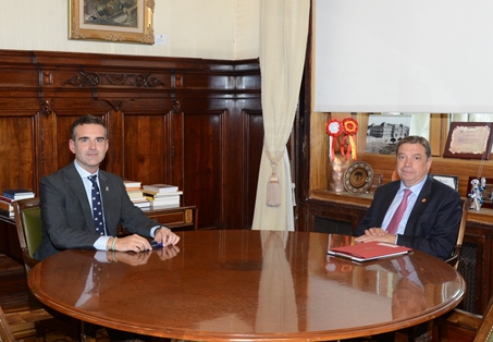 Luis Planas analiza con el consejero de Agricultura de Andalucía los principales asuntos agrarios y pesqueros que afectan a esta comunidad autónoma foto 2