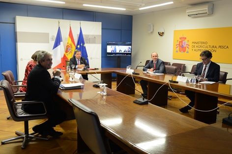 Luis Planas se reúne con la nueva ministra de Agricultura, Soberanía Alimentaria y Bosques de Francia foto 2