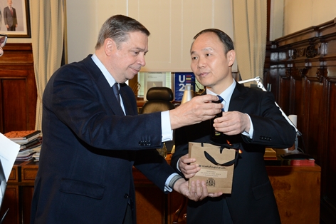 Luis Planas recibe al viceministro de Agricultura y Asuntos Rurales de China foto 3