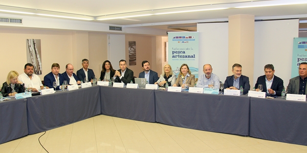 Hoy, en Burela, en el marco de la reunión interfederativa de cofradías de pescadores del Cantábrico-noroeste  foto 3