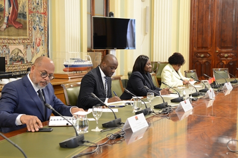 En una reunión mantenida hoy en la sede del ministerio  foto 6