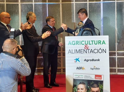 Luis Planas participa en la presentación del Anuario de Agricultura y Alimentación 2024 del Grupo Joly foto 3