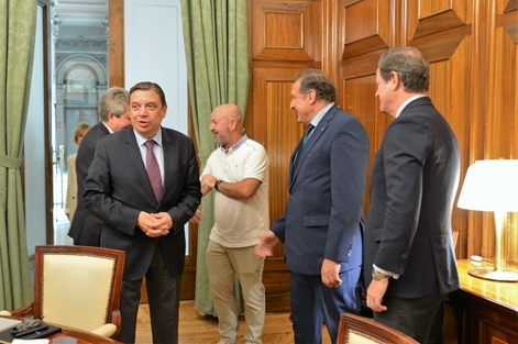 Hoy, en una reunión con Cepesca y Cofradías de Pescadores  foto 2