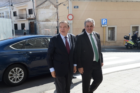 Luis Planas mantiene un encuentro con el alcalde de Parla  foto 2