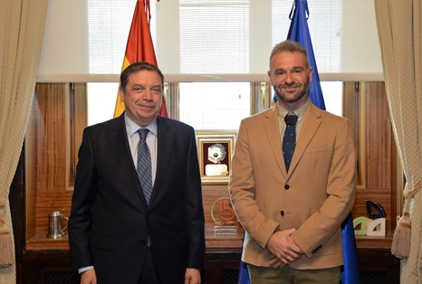 El ministro Luis Planas se reúne con el nuevo presidente de la Real Federación Española de Caza foto 4