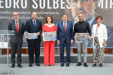 En la entrega del I Premio Pedro Solbes Mira de estudios en materia agroalimentaria, pesquera y acuícola foto 2