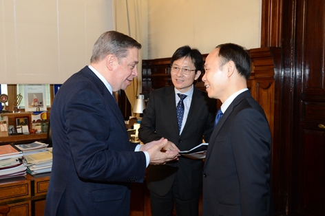 Luis Planas recibe al viceministro de Agricultura y Asuntos Rurales de China foto 2