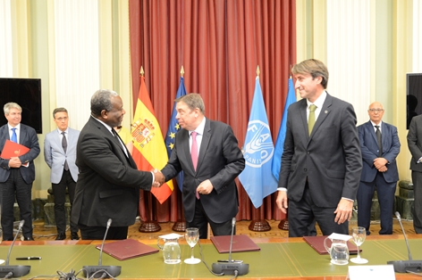 Hoy, en Madrid, junto a representantes de la FAO y del COI foto 4