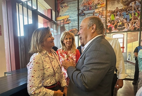 Hoy, en una reunión mantenida en Isla Cristina (Huelva)   foto 8