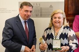 
				
			
				
			
				20240620_05_L Planas medalla Clara Aguilera
