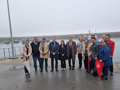 Luis Planas visita el puerto de Cudillero, que concentra el mayor número de buques pesqueros de Asturias foto 2