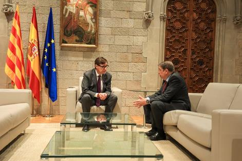 El ministro Luis Planas aborda con el presidente de la Generalitat, Salvador Illa, los retos del sector agroalimentario en Cataluña 