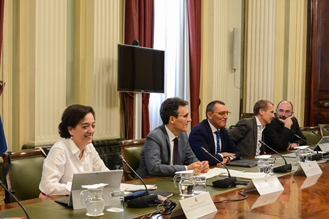 En una reunión celebrada hoy en la sede del ministerio  foto 2