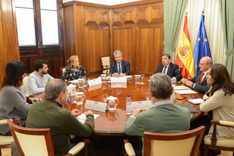 Luis Planas analiza con los sindicatos CC.OO. y UGT su participación en la Estrategia Nacional de Alimentación  foto 3