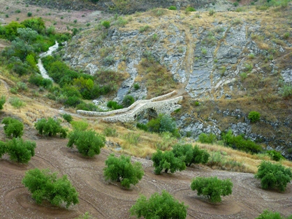 Puente medieval sobre el río Víboras